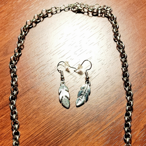 Necklace w/ earrings - Picture 2 of 2